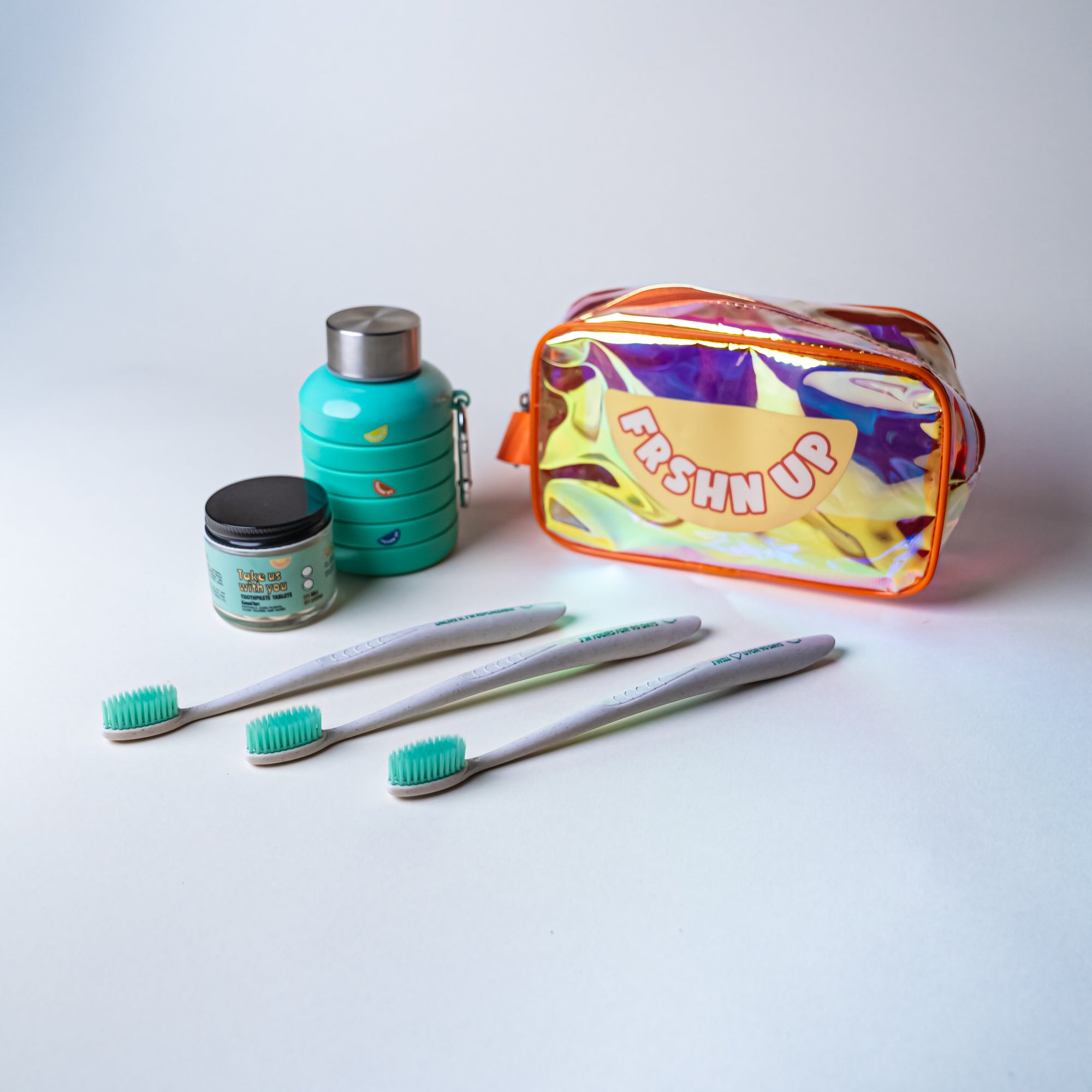 This FRSHN UP festival kit includes a set of toothbrushes, toothpaste, and a bag for all your oral care needs.
